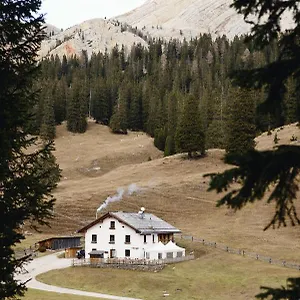  Lodge Rifugio Malga Ra Stua Italie